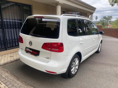 2017-Volkswagen-Touran-16-TDI-Auto_5