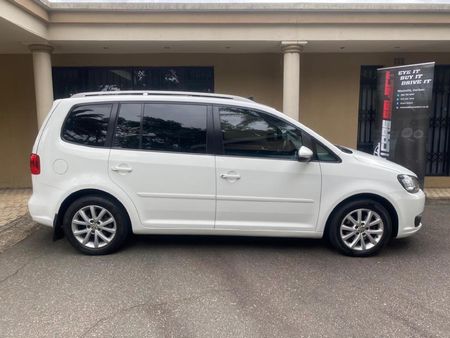 2017-Volkswagen-Touran-16-TDI-Auto_6
