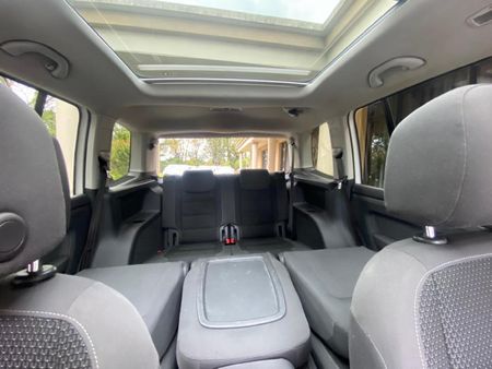 2017-Volkswagen-Touran-16-TDI-Auto_8