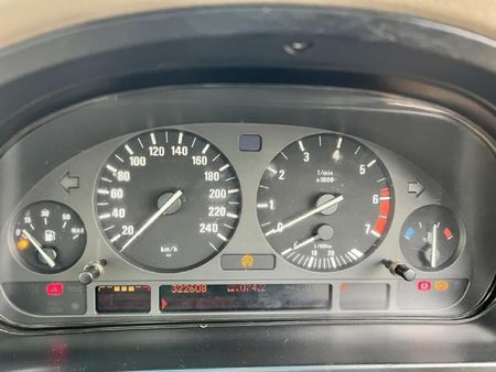 1998-BMW-5-Series-540i-Auto_9