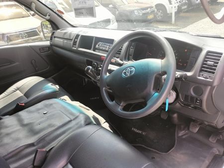 2020-Toyota-Quantum-27-Sesfikile-16-seat_6