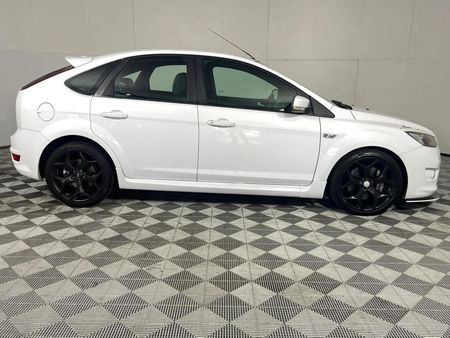 2009-Ford-Focus-25-ST-5-dr_14