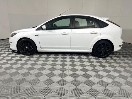 2009-Ford-Focus-25-ST-5-dr_16