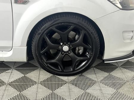2009-Ford-Focus-25-ST-5-dr_5