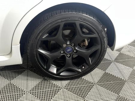 2009-Ford-Focus-25-ST-5-dr_6