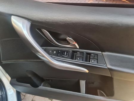 2019-Mahindra-XUV-500-22D-mHawk-7-seat-W8_5