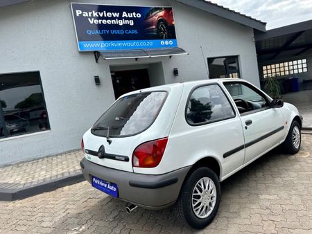 1998-Mazda-121-Soho-14-3-dr_12
