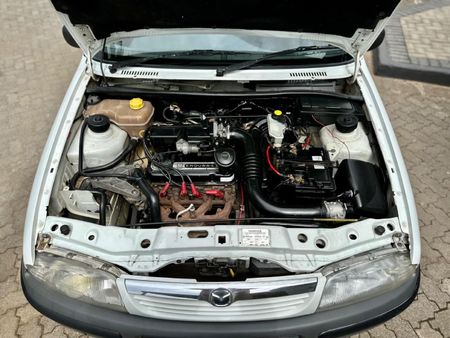 1998-Mazda-121-Soho-14-3-dr_16