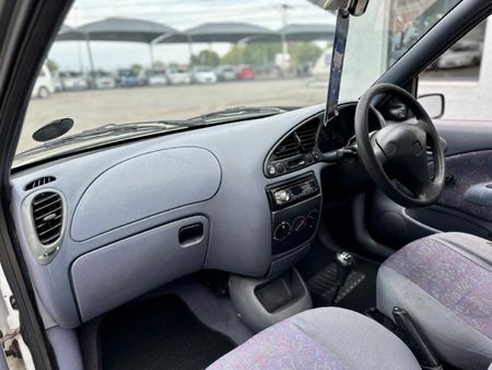 1998-Mazda-121-Soho-14-3-dr_6