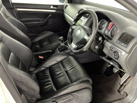 2007-Volkswagen-Golf-GTI-20T-FSI_9