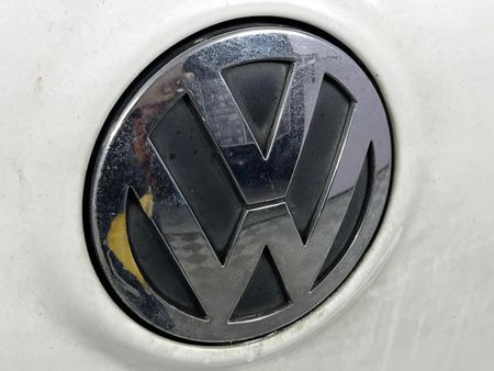2007-Volkswagen-Golf-GTI-20T-FSI_11