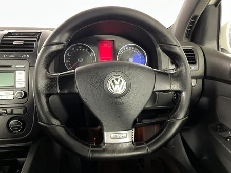 2007-Volkswagen-Golf-GTI-20T-FSI_12