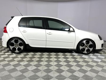 2007-Volkswagen-Golf-GTI-20T-FSI_15