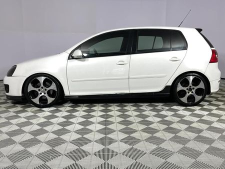 2007-Volkswagen-Golf-GTI-20T-FSI_17