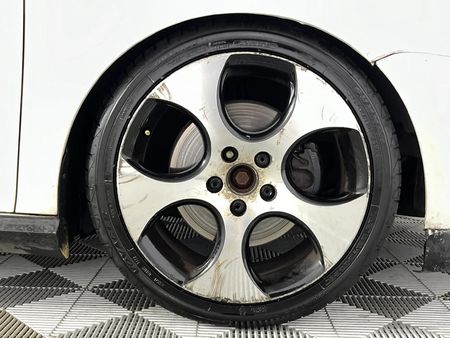 2007-Volkswagen-Golf-GTI-20T-FSI_5