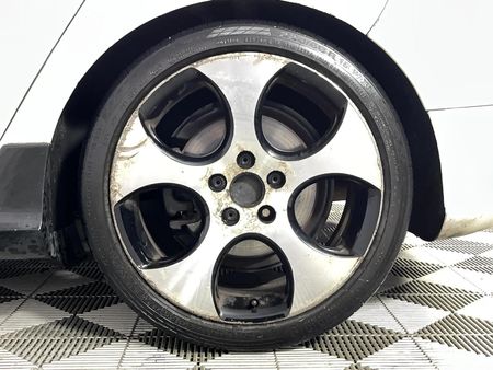 2007-Volkswagen-Golf-GTI-20T-FSI_6