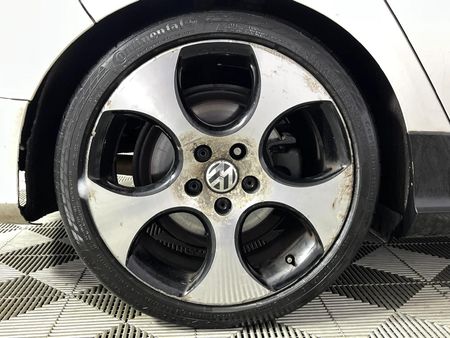 2007-Volkswagen-Golf-GTI-20T-FSI_7