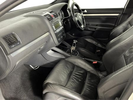 2007-Volkswagen-Golf-GTI-20T-FSI_8