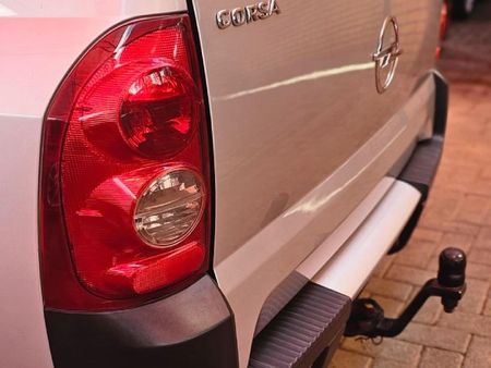 2007-Opel-Corsa-Utility-18-Sport_8