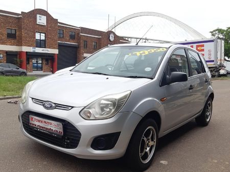 2013-Ford-Figo-14-Ambiente_1