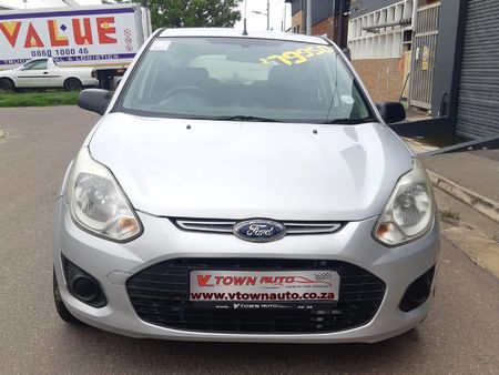 2013-Ford-Figo-14-Ambiente_3