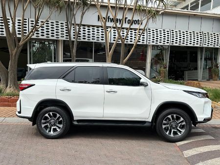 2024-Toyota-Fortuner-28-GD-6-RB-Auto_0