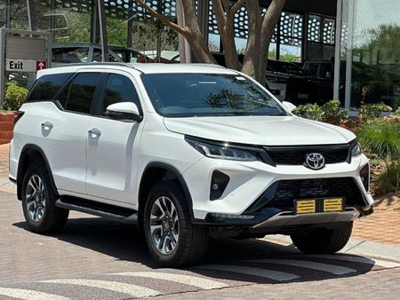 2024-Toyota-Fortuner-28-GD-6-RB-Auto_2