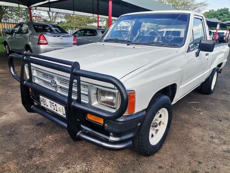 1997-Toyota-Hilux-2400-D-Single-Cab_0