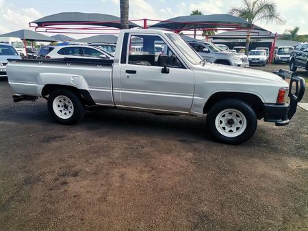1997-Toyota-Hilux-2400-D-Single-Cab_3