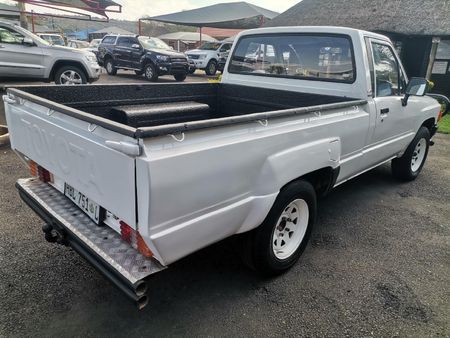1997-Toyota-Hilux-2400-D-Single-Cab_4