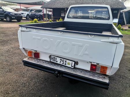 1997-Toyota-Hilux-2400-D-Single-Cab_5