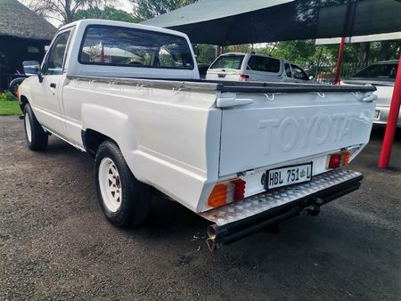1997-Toyota-Hilux-2400-D-Single-Cab_6