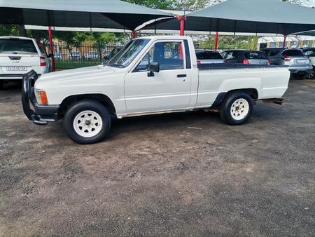 1997-Toyota-Hilux-2400-D-Single-Cab_7