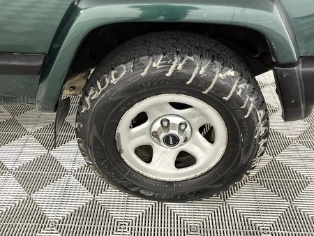2001-Jeep-Cherokee-40L-Sport_5