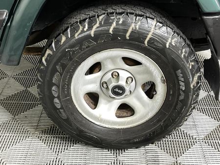 2001-Jeep-Cherokee-40L-Sport_6