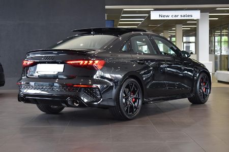 2024-Audi-RS3-Quattro-Auto_3