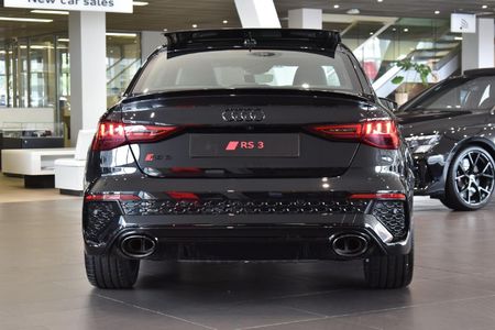 2024-Audi-RS3-Quattro-Auto_4