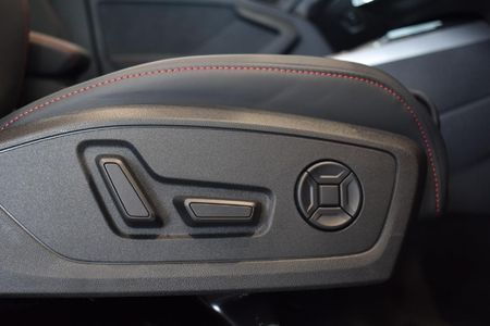 2024-Audi-RS3-Quattro-Auto_8