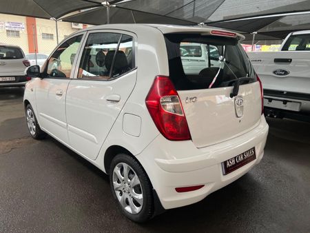 2016-Hyundai-i10-11-GLS-Motion_7