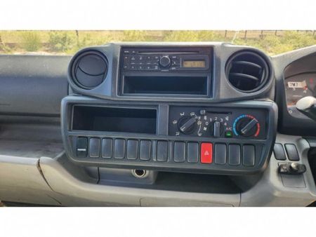 2014-Hino-300-614-Lwb-aw3-Fc-Cc_9