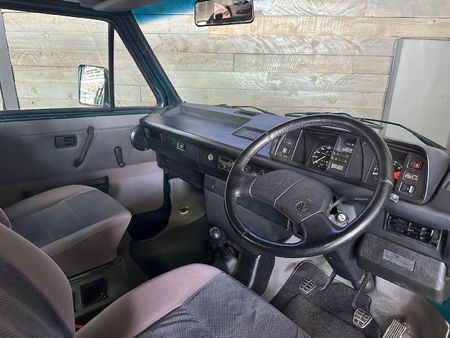 1998-Volkswagen-Caravelle-26i_8