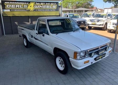 1995-Toyota-Hilux-2400-D-LWB-Single-Cab_0