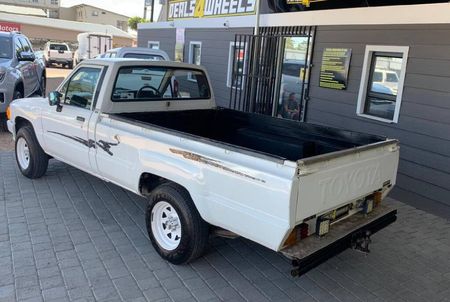 1995-Toyota-Hilux-2400-D-LWB-Single-Cab_2
