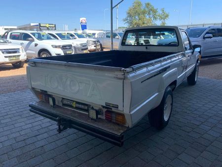 1995-Toyota-Hilux-2400-D-LWB-Single-Cab_3