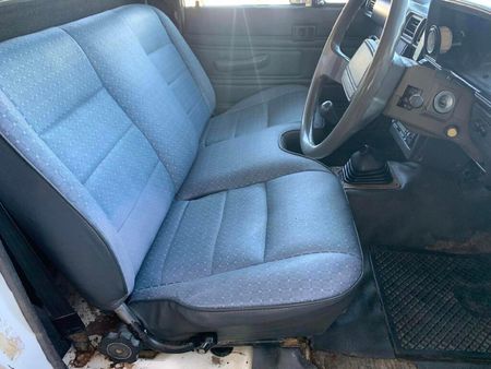 1995-Toyota-Hilux-2400-D-LWB-Single-Cab_4