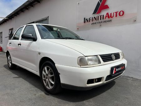 2002-Volkswagen-Polo-Playa-16_0