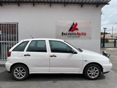 2002-Volkswagen-Polo-Playa-16_1