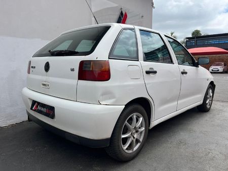 2002-Volkswagen-Polo-Playa-16_2