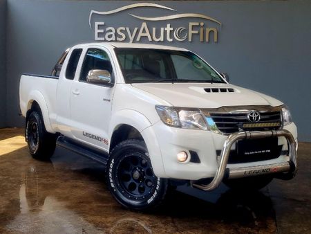 2015-Toyota-Hilux-30-D-4D-Legend-45-Xtra-Cab_0