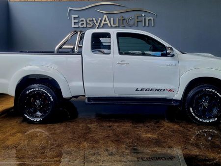 2015-Toyota-Hilux-30-D-4D-Legend-45-Xtra-Cab_3